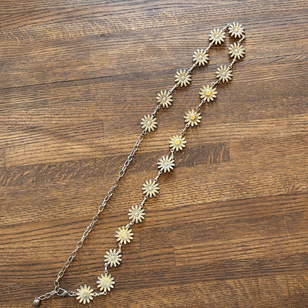 Floral Daisy Metal Belt  in Gold✨